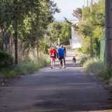 Ci tocca cos� un cammino di 250 metri sotto il sole lungo un viale che costeggia il campeggio
